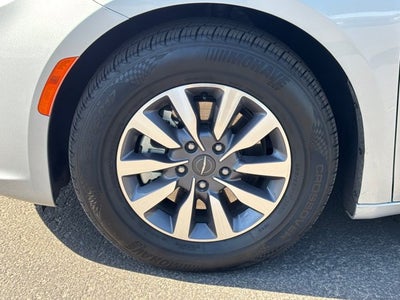 2024 Chrysler Pacifica Hybrid Select