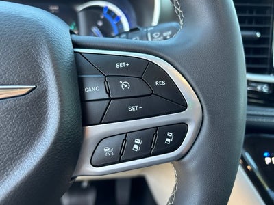 2024 Chrysler Pacifica Hybrid Select