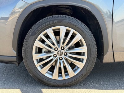2023 Toyota Highlander Base