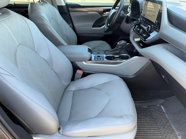 2023 Toyota Highlander Base