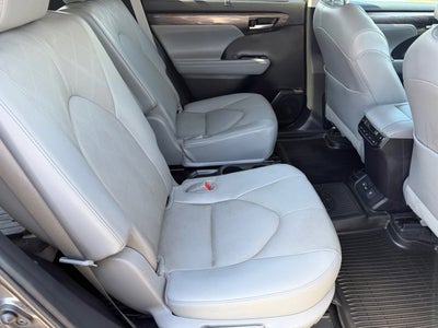 2023 Toyota Highlander Base
