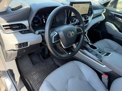 2023 Toyota Highlander Base