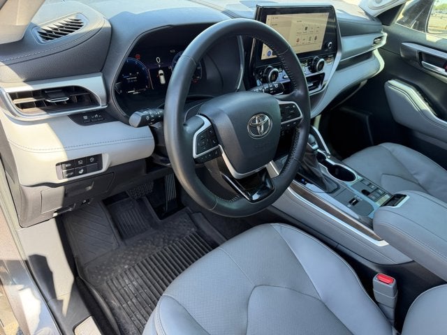 2023 Toyota Highlander Base