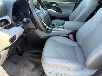 2023 Toyota Highlander Base