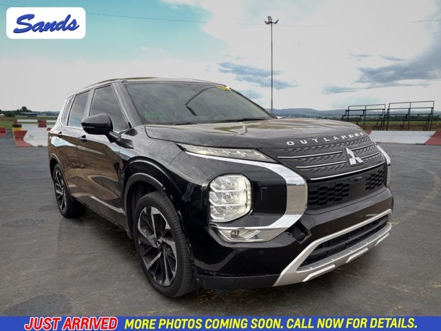 2022 Mitsubishi Outlander Base