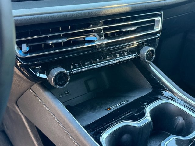 2025 Chevrolet Traverse FWD LT