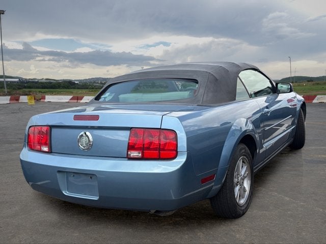 2007 Ford Mustang DELUX
