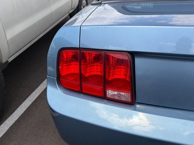 2007 Ford Mustang DELUX