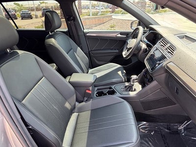 2023 Volkswagen Tiguan SE R-Line Black