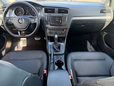 2017 Volkswagen Golf Alltrack Base