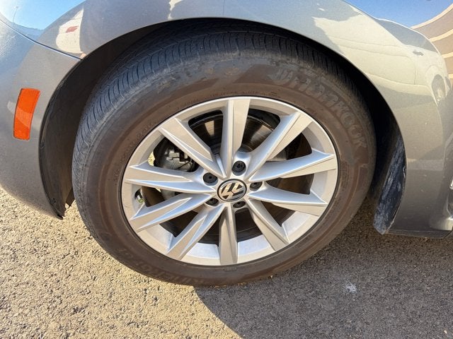 2018 Volkswagen Beetle SE