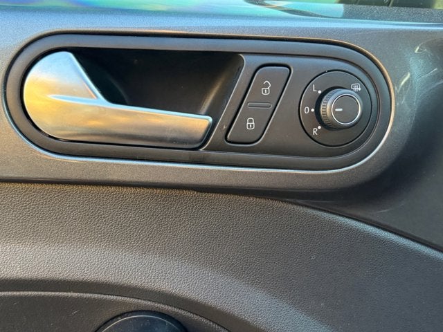 2018 Volkswagen Beetle SE