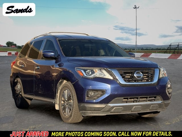 2017 Nissan Pathfinder S 2WD's photo
