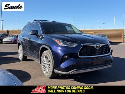 2023 Toyota Highlander Base