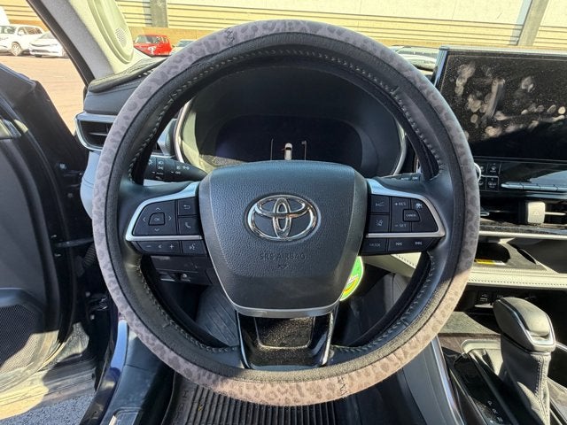 2023 Toyota Highlander Base