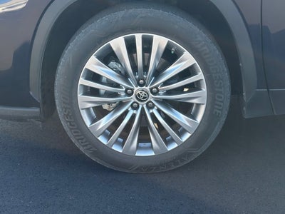 2023 Toyota Highlander Base