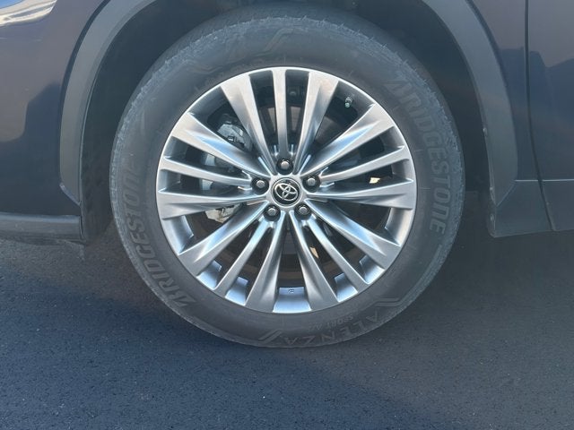 2023 Toyota Highlander Base