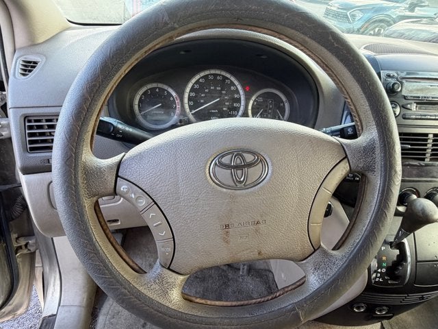 2005 Toyota Sienna Base