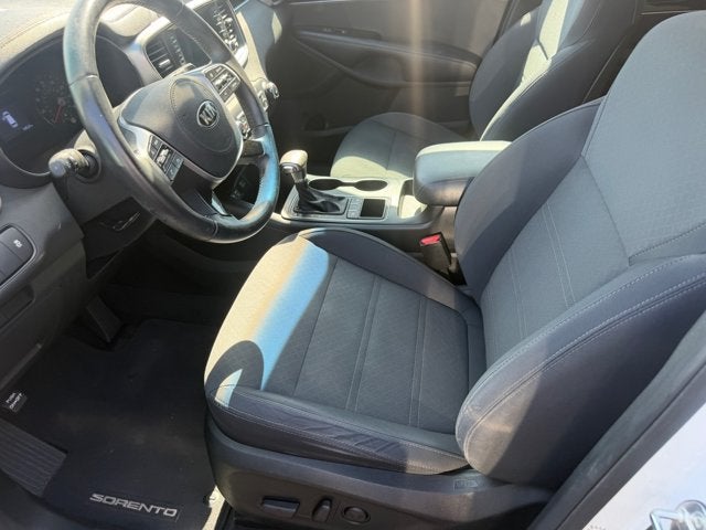 2019 Kia Sorento S V6