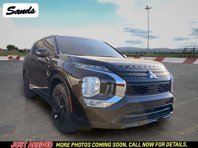 2024 Mitsubishi Outlander SE Black Edition 2WD's photo