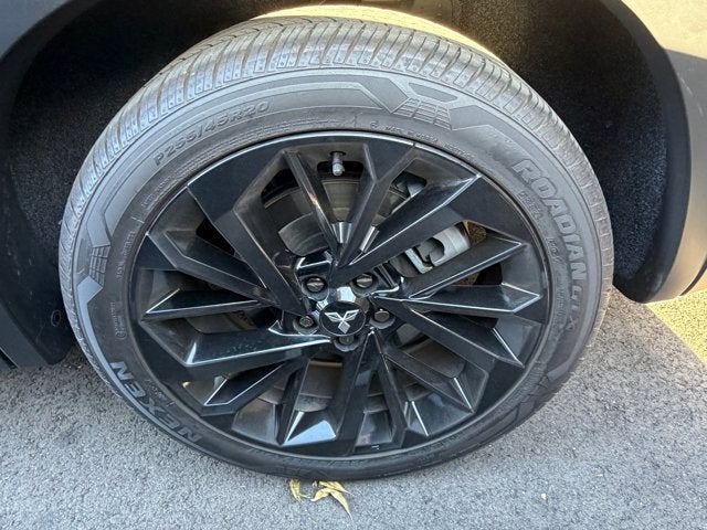 2024 Mitsubishi Outlander Base