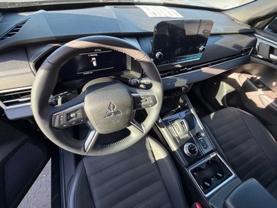 2024 Mitsubishi Outlander Base