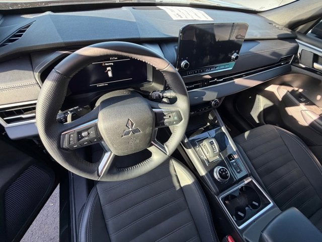 2024 Mitsubishi Outlander Base