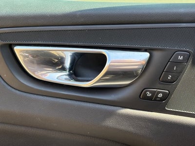 2020 Volvo XC60 Momentum