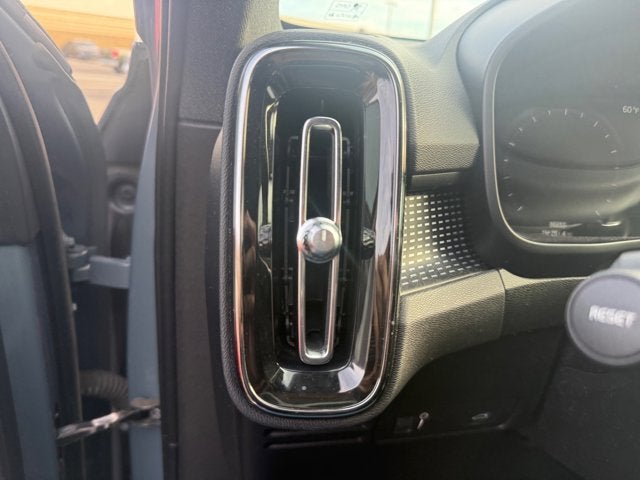 2020 Volvo XC40 R-Design